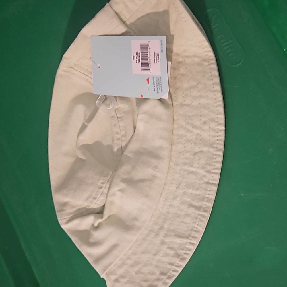 DSG BUCKET HAT: PALE GREEN: NEW WITH TAGS: M/L